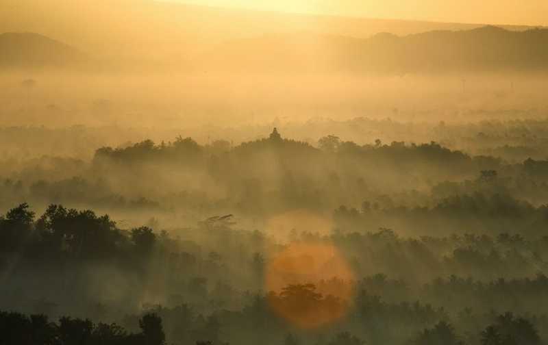 Borobudur dari kejauhan